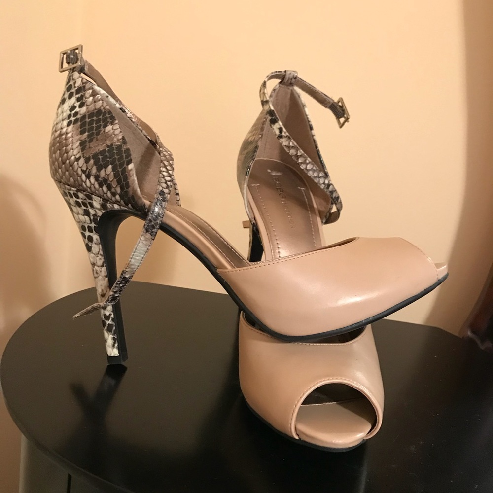Bcbg Nude heels